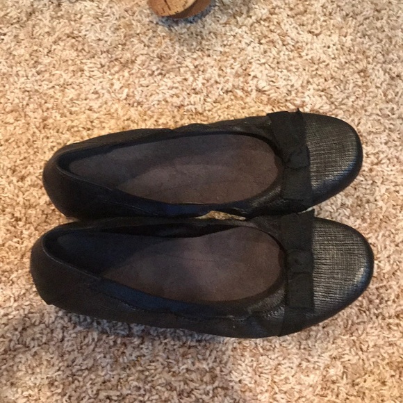 Black ballet flats with bows - Picture 2 of 3